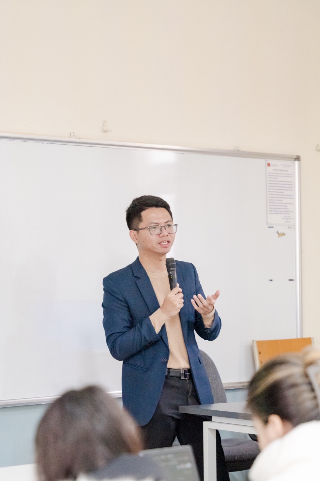Diễn giả Nguyễn Hải Nam đang giảng dạy
